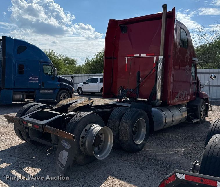 image for item YA0009 2013 Mack CXU613 semi truck