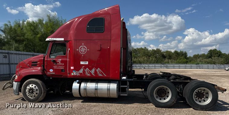 image for item YA0009 2013 Mack CXU613 semi truck