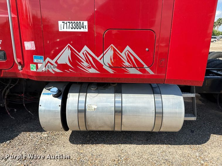 image for item YA0009 2013 Mack CXU613 semi truck