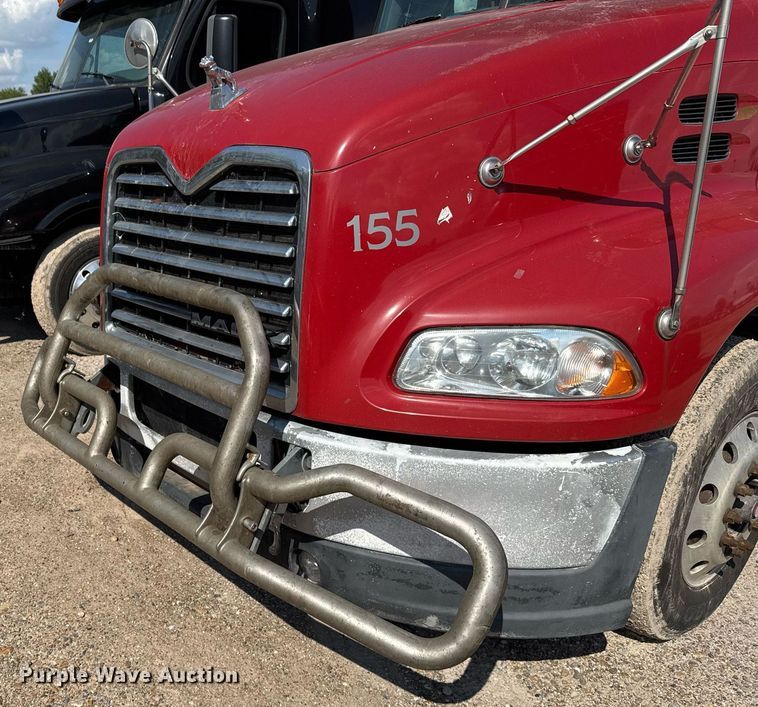 image for item YA0009 2013 Mack CXU613 semi truck