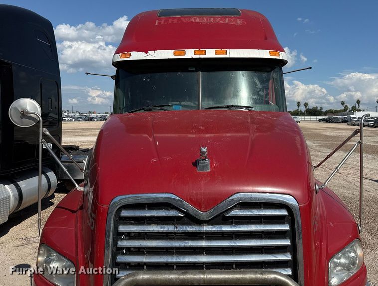 image for item YA0009 2013 Mack CXU613 semi truck