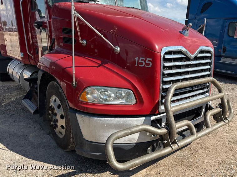 image for item YA0009 2013 Mack CXU613 semi truck