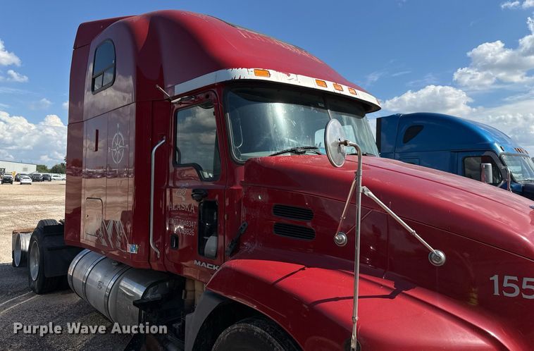 image for item YA0009 2013 Mack CXU613 semi truck