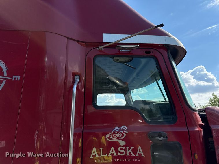 image for item YA0009 2013 Mack CXU613 semi truck