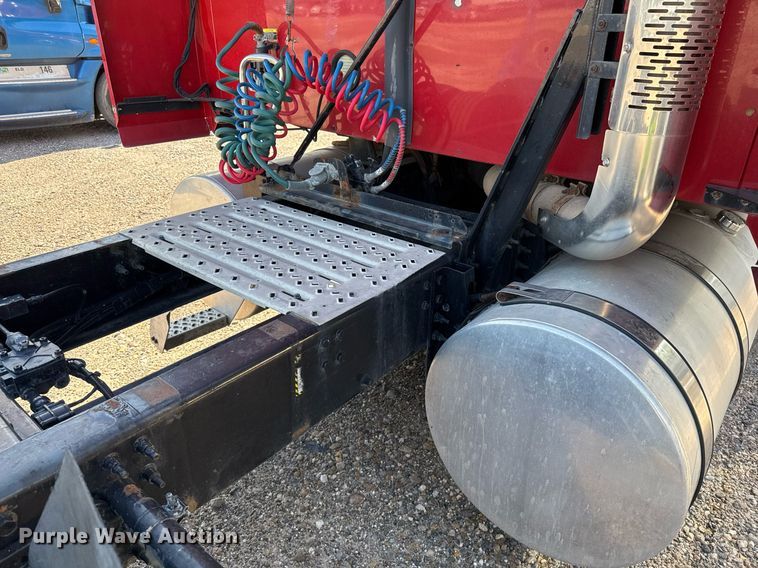 image for item YA0009 2013 Mack CXU613 semi truck