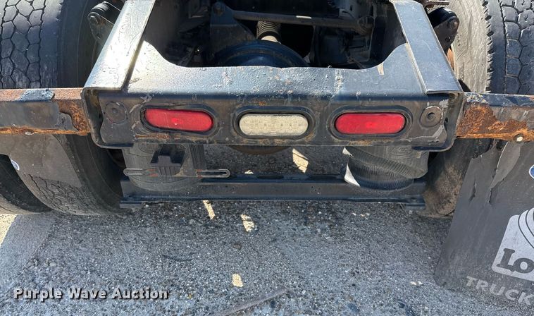 image for item YA0009 2013 Mack CXU613 semi truck