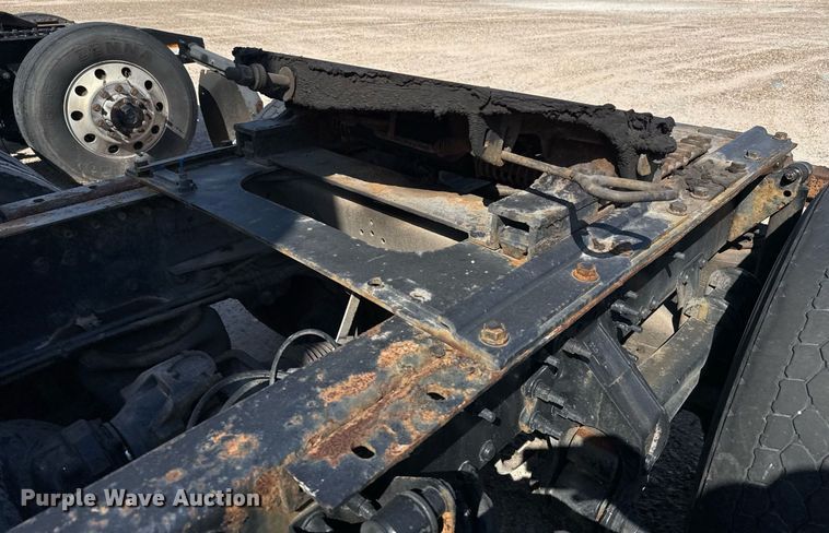 image for item YA0009 2013 Mack CXU613 semi truck