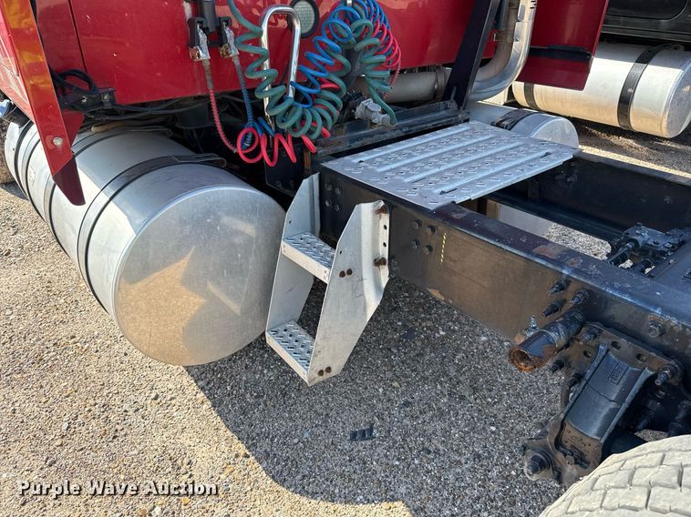 image for item YA0009 2013 Mack CXU613 semi truck