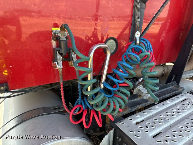 image for item YA0009 2013 Mack CXU613 semi truck