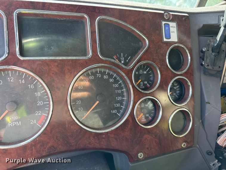 image for item YA0009 2013 Mack CXU613 semi truck