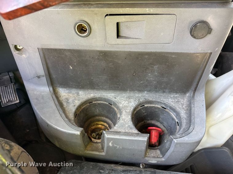 image for item YA0009 2013 Mack CXU613 semi truck