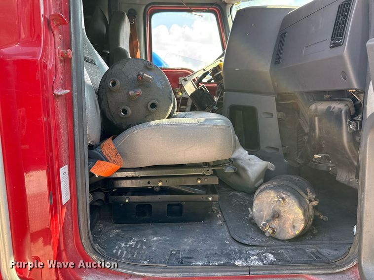 image for item YA0009 2013 Mack CXU613 semi truck