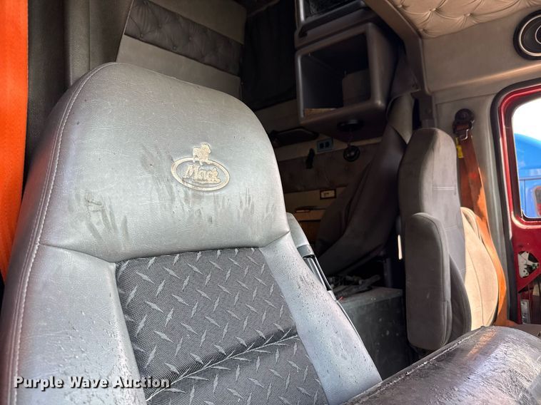 image for item YA0009 2013 Mack CXU613 semi truck