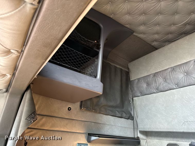 image for item YA0009 2013 Mack CXU613 semi truck