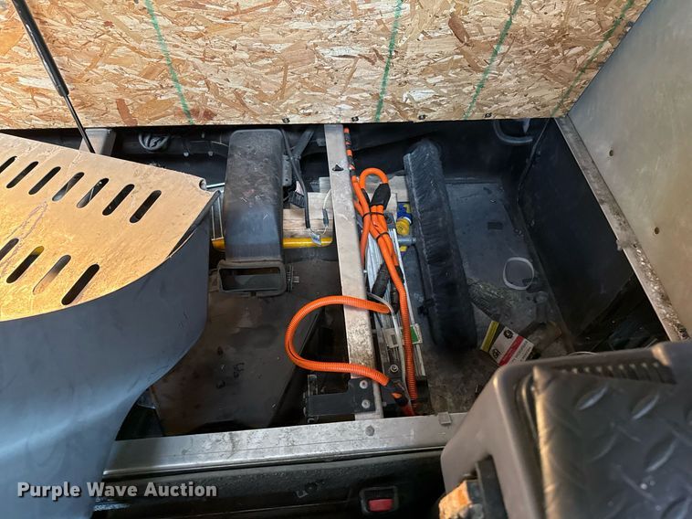 image for item YA0009 2013 Mack CXU613 semi truck