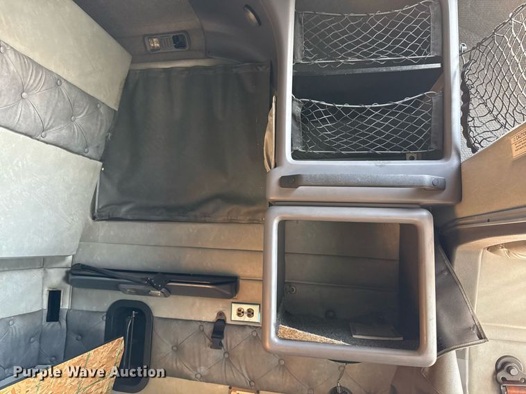 image for item YA0009 2013 Mack CXU613 semi truck