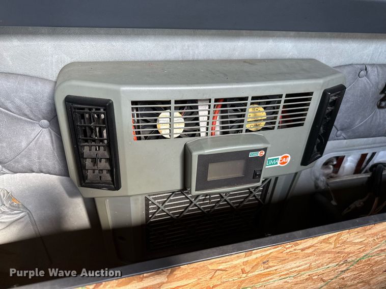 image for item YA0009 2013 Mack CXU613 semi truck