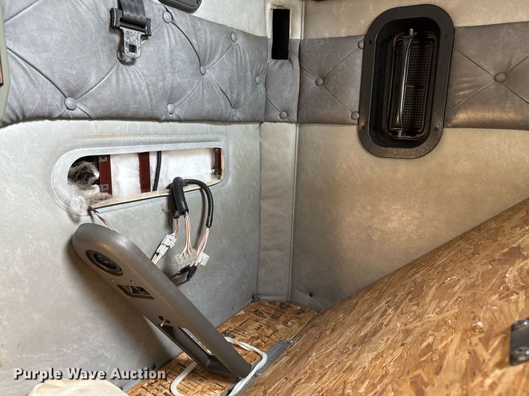 image for item YA0009 2013 Mack CXU613 semi truck