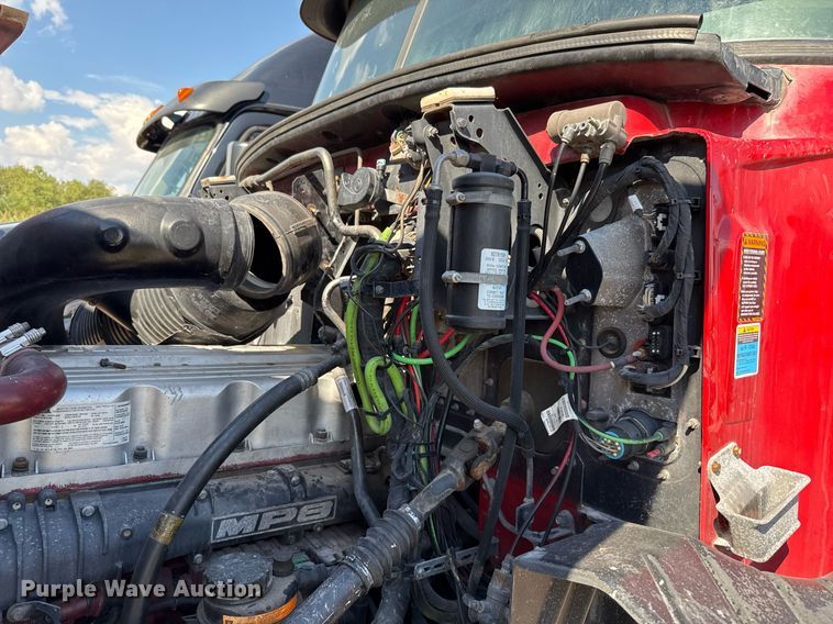 image for item YA0009 2013 Mack CXU613 semi truck