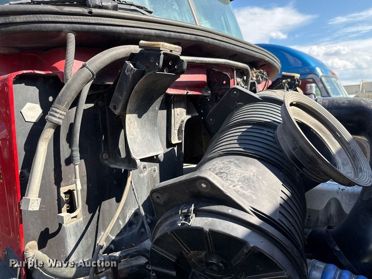 image for item YA0009 2013 Mack CXU613 semi truck