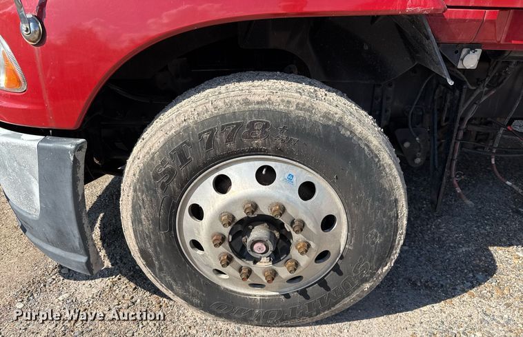 image for item YA0009 2013 Mack CXU613 semi truck