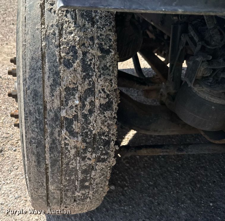 image for item YA0009 2013 Mack CXU613 semi truck