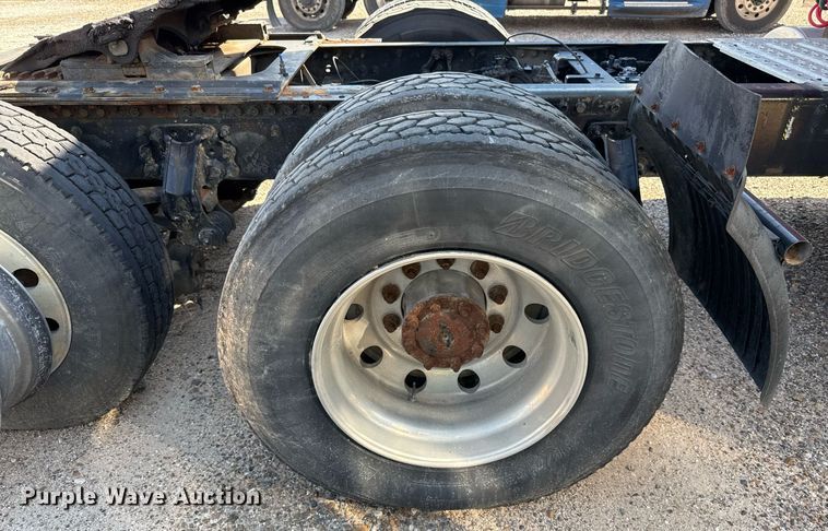 image for item YA0009 2013 Mack CXU613 semi truck