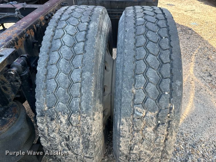 image for item YA0009 2013 Mack CXU613 semi truck