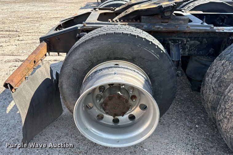 image for item YA0009 2013 Mack CXU613 semi truck