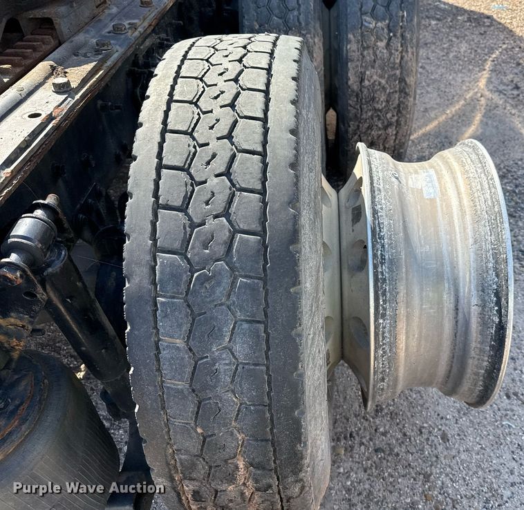 image for item YA0009 2013 Mack CXU613 semi truck