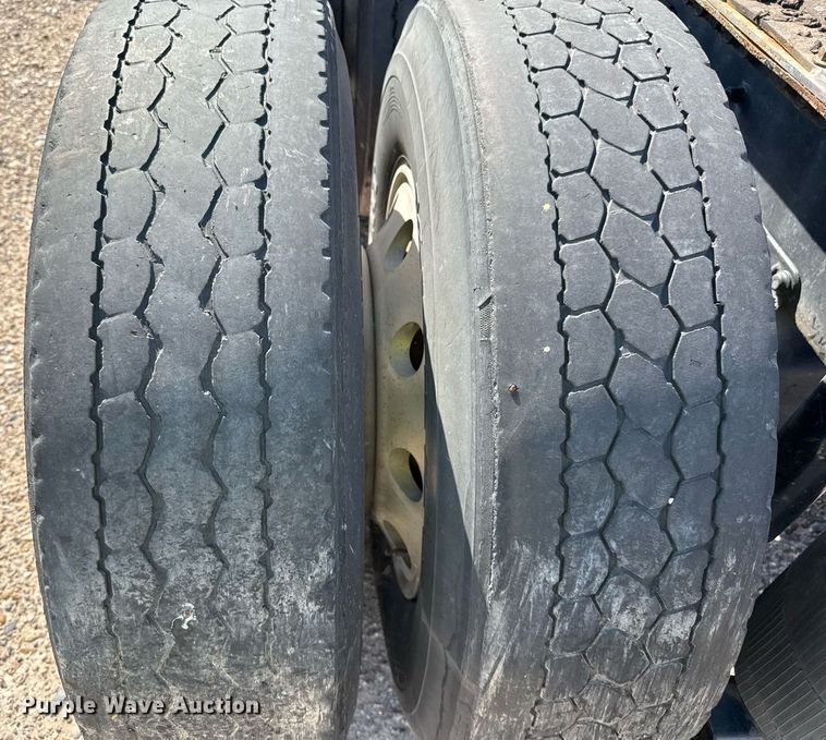 image for item YA0009 2013 Mack CXU613 semi truck