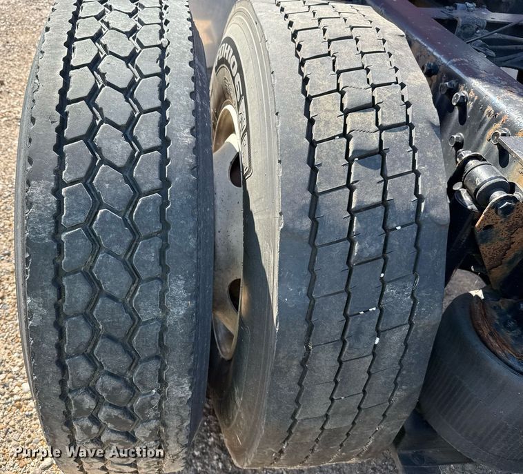 image for item YA0009 2013 Mack CXU613 semi truck