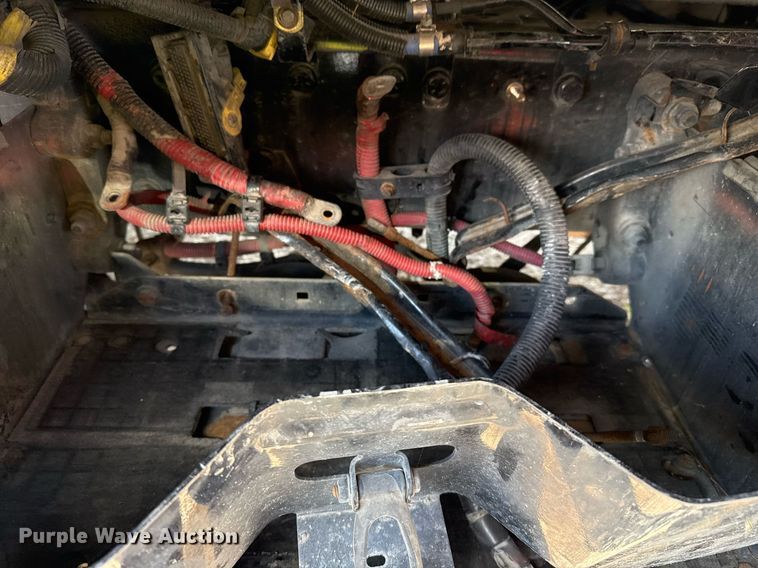 image for item YA0010 2015 Freightliner Cascadia 125  semi truck