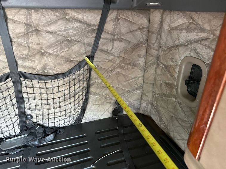 image for item YA0010 2015 Freightliner Cascadia 125  semi truck