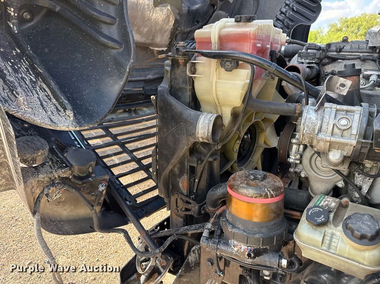 image for item YA0010 2015 Freightliner Cascadia 125  semi truck