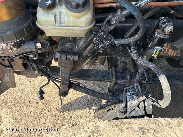 image for item YA0010 2015 Freightliner Cascadia 125  semi truck