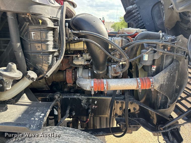 image for item YA0010 2015 Freightliner Cascadia 125  semi truck