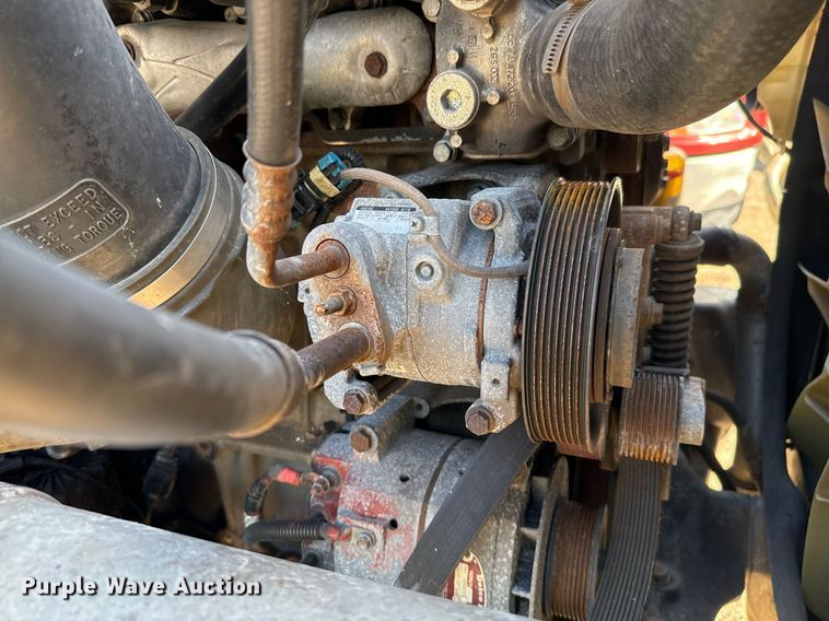 image for item YA0010 2015 Freightliner Cascadia 125  semi truck