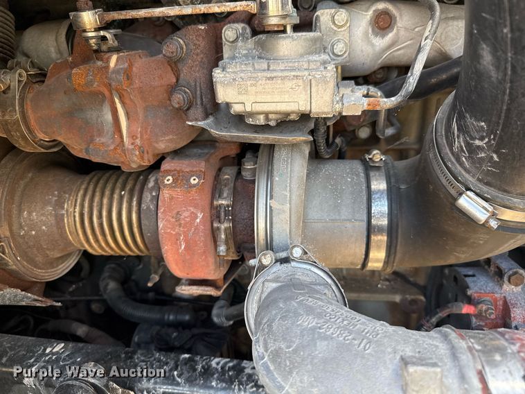 image for item YA0010 2015 Freightliner Cascadia 125  semi truck