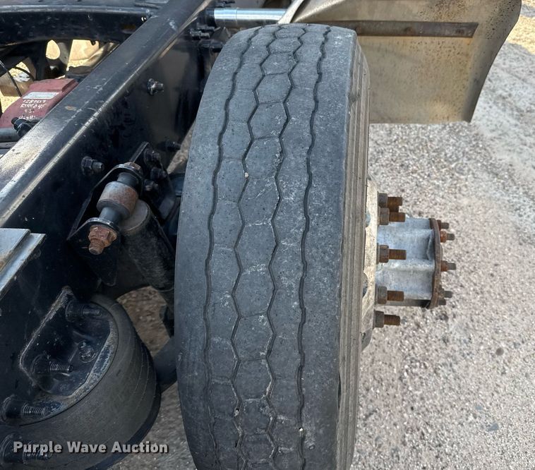 image for item YA0010 2015 Freightliner Cascadia 125  semi truck