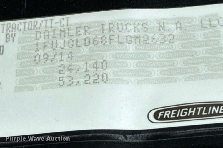 image for item YA0010 2015 Freightliner Cascadia 125  semi truck