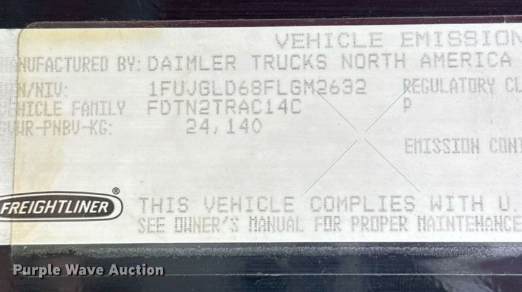 image for item YA0010 2015 Freightliner Cascadia 125  semi truck