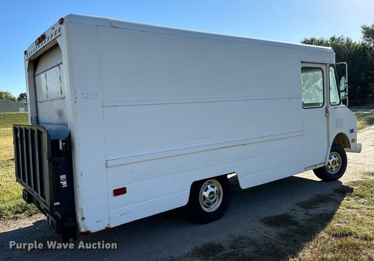 image for item DO1739 1990 Chevrolet  Step Van 30 delivery truck