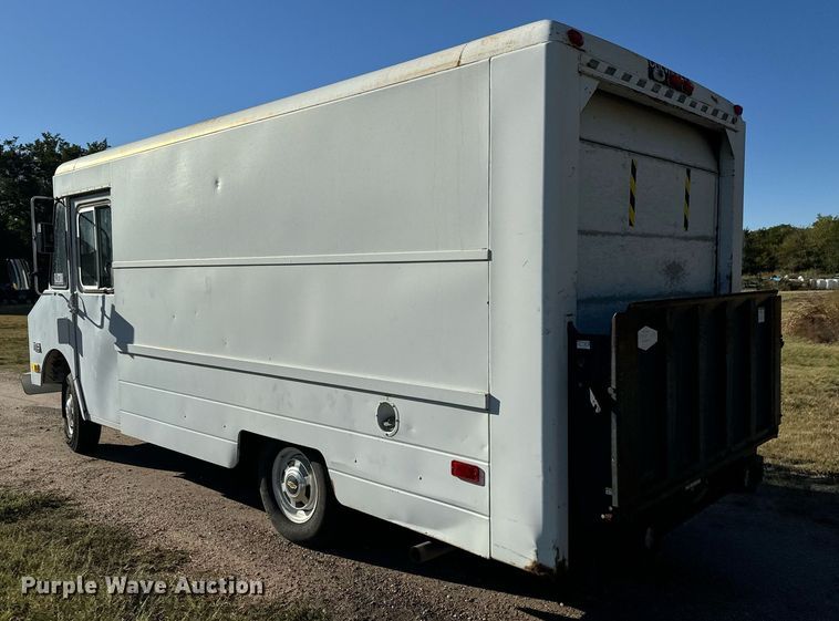 image for item DO1739 1990 Chevrolet  Step Van 30 delivery truck