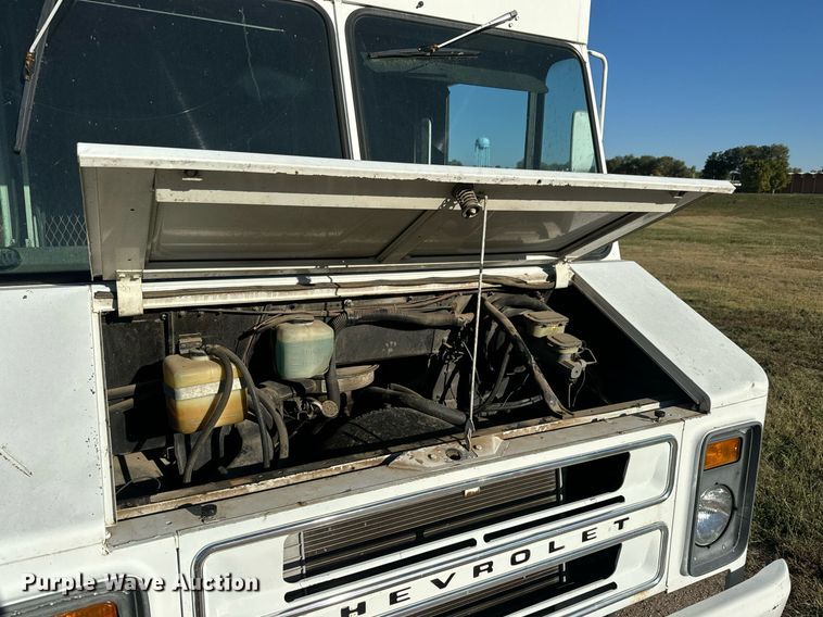 image for item DO1739 1990 Chevrolet  Step Van 30 delivery truck