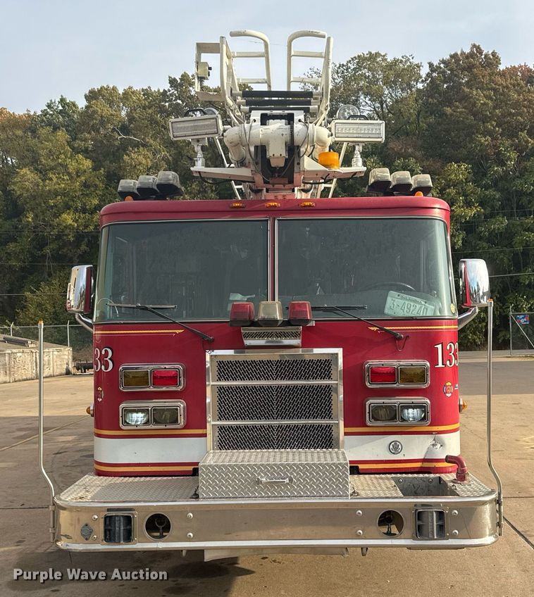 image for item DO7600 2000 Pierce Telesquirt ladder fire truck