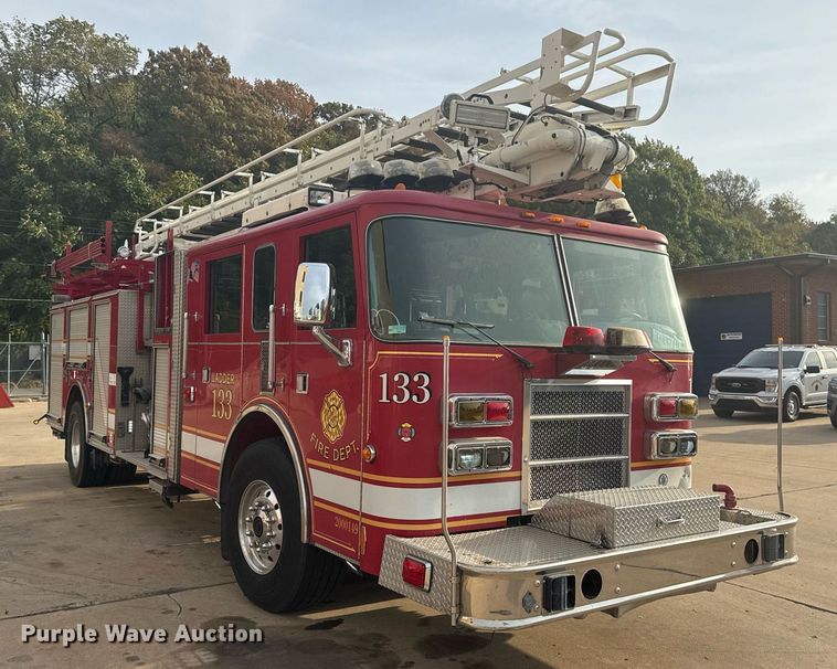 image for item DO7600 2000 Pierce Telesquirt ladder fire truck