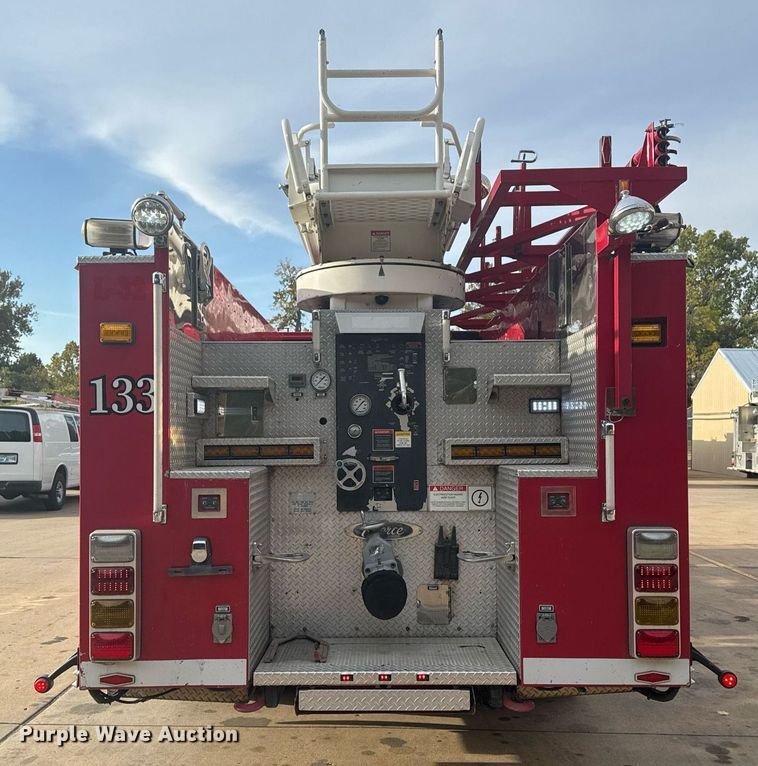 image for item DO7600 2000 Pierce Telesquirt ladder fire truck