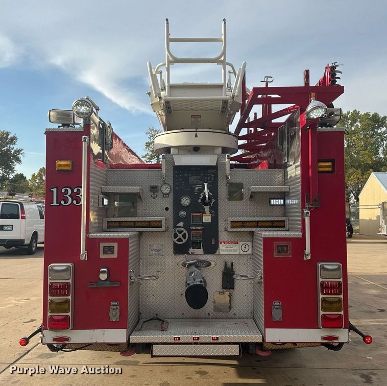 image for item DO7600 2000 Pierce Telesquirt ladder fire truck