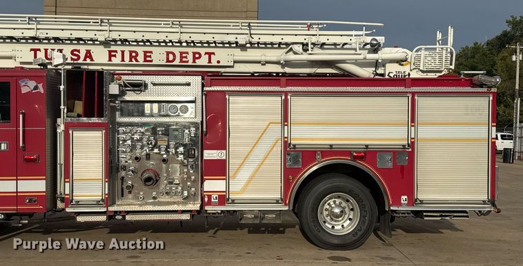 image for item DO7600 2000 Pierce Telesquirt ladder fire truck